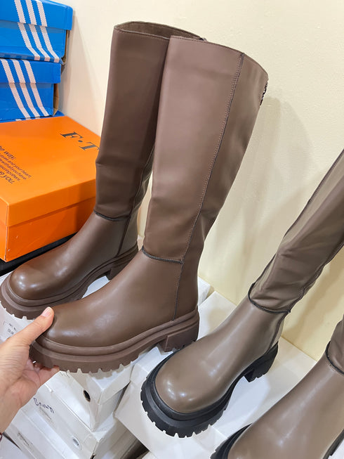Fashionable Knee-High Back Zipper Boots